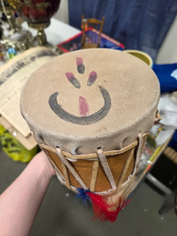 Handmade Drum with Feathers image indicator(3)