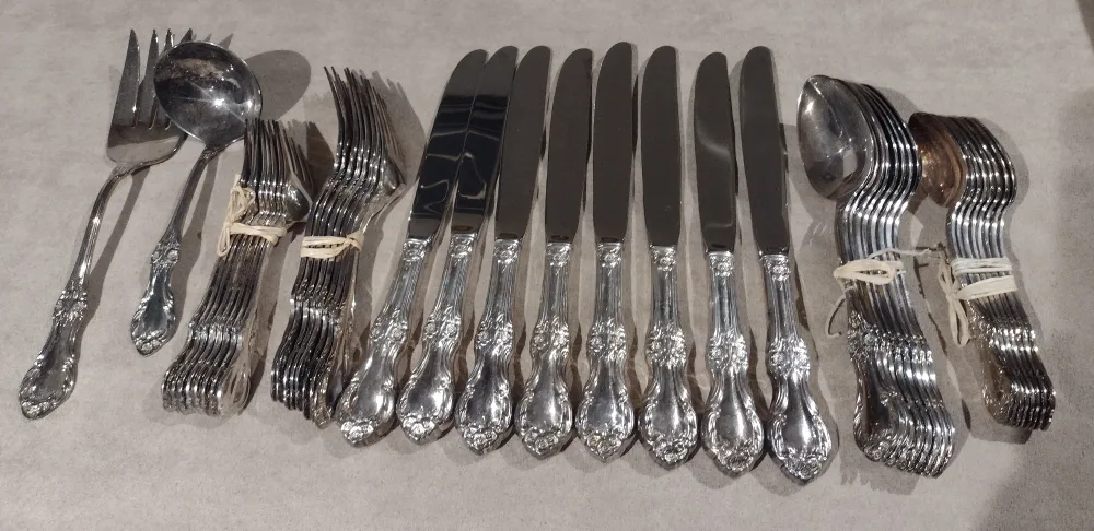 Vintage Silverware Set image indicator(3)