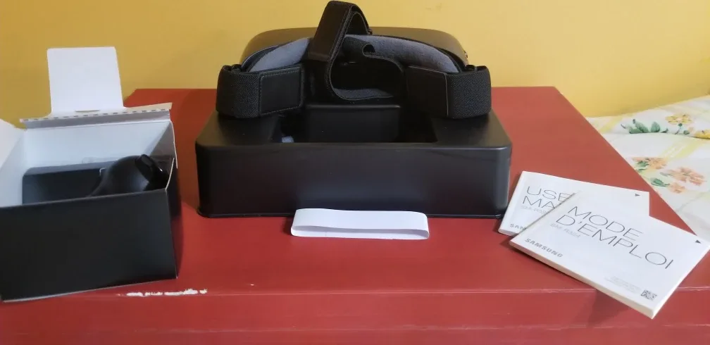 Samsung Gear VR SM-R324 with Controller image indicator(3)