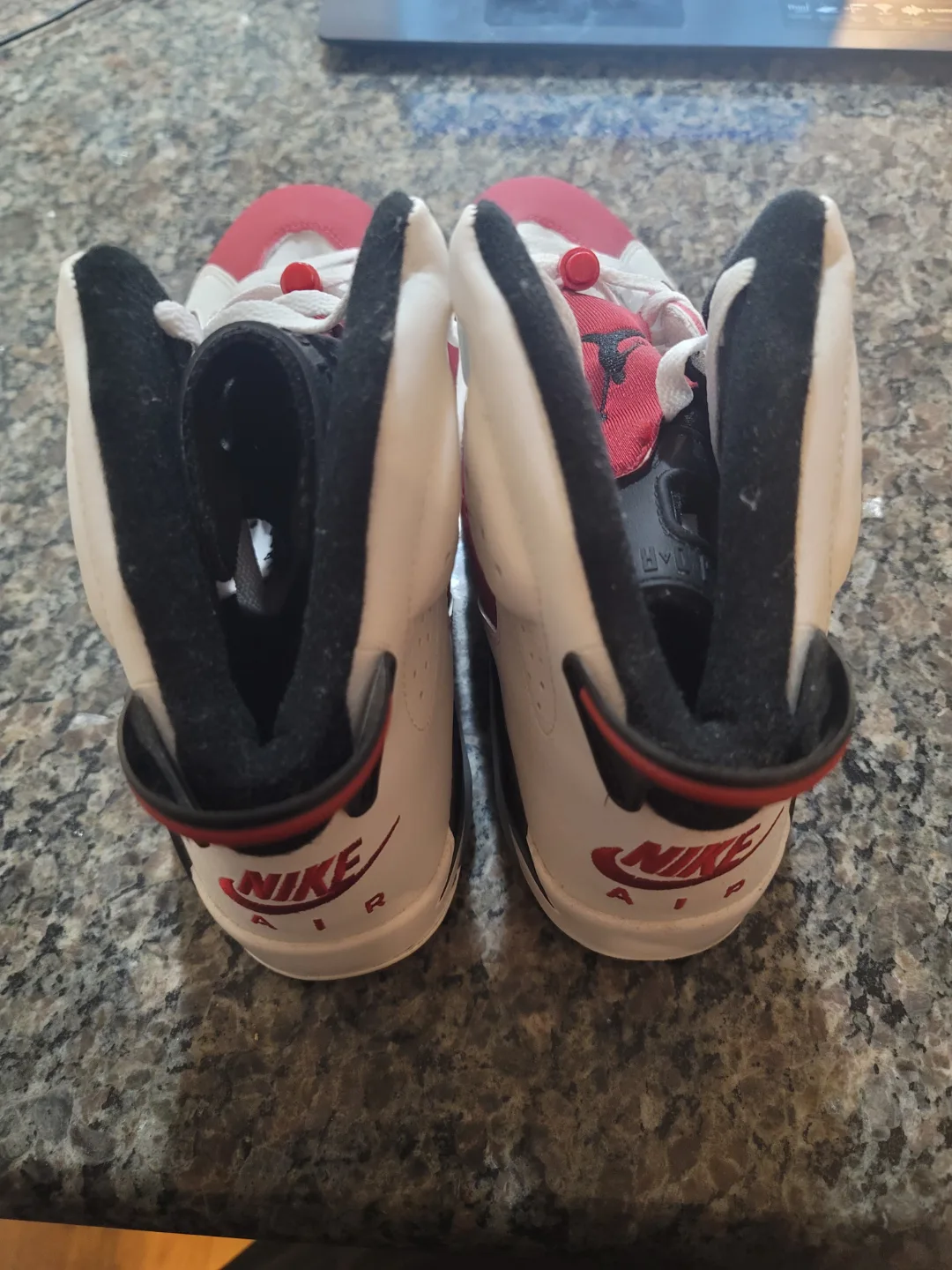 Men's Basketball Shoes - Size 11 image indicator(4)