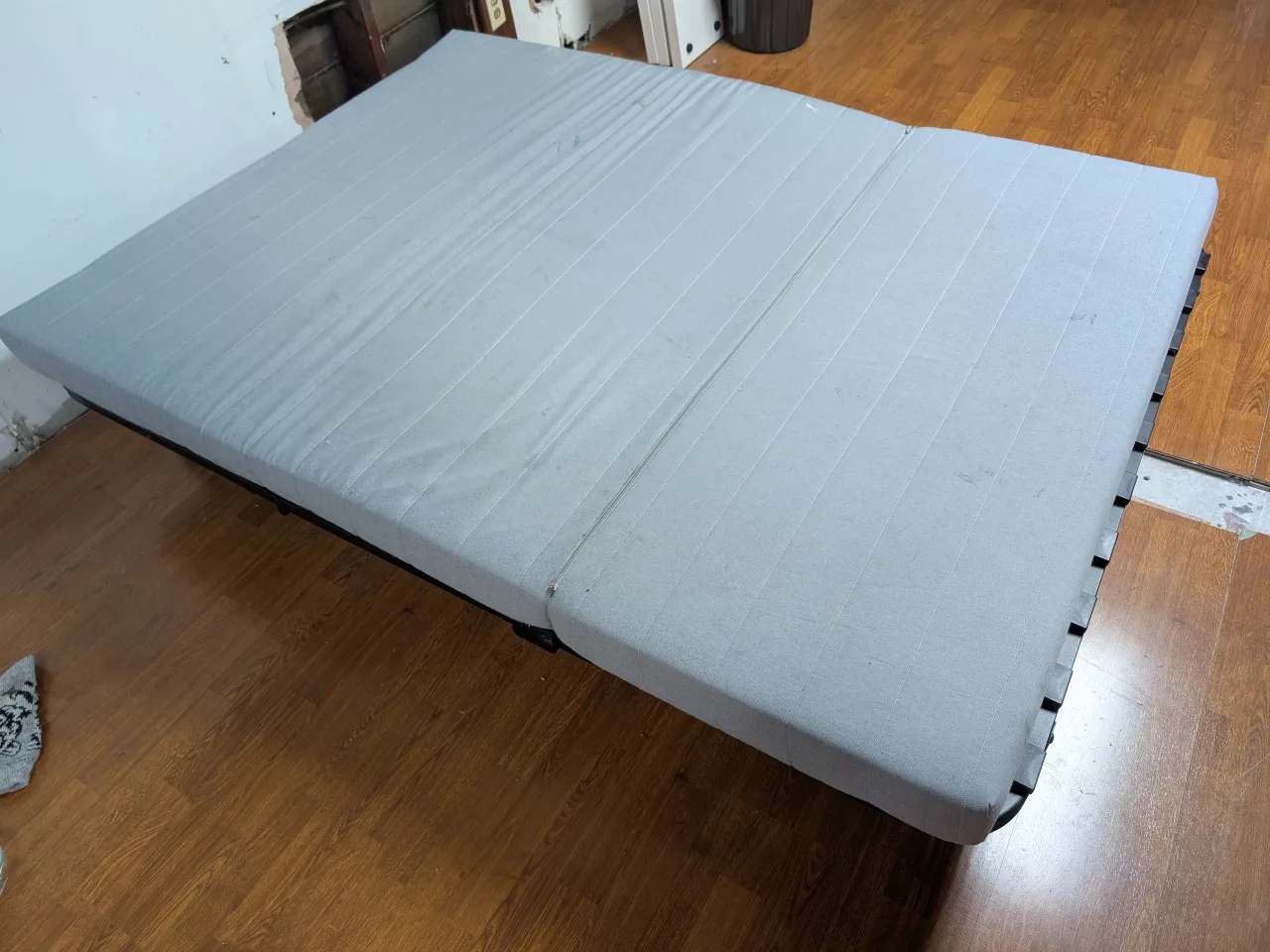 IKEA LYCKSELE LÖVÅS Sofa Bed - Knisa Light Gray image indicator(2)