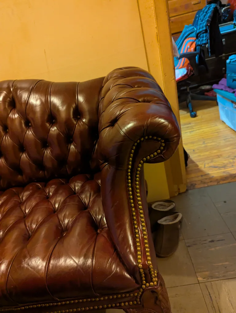 Burgundy Leather Chesterfield Sofa image indicator(4)