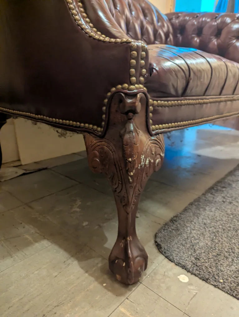 Burgundy Leather Chesterfield Sofa image indicator(6)