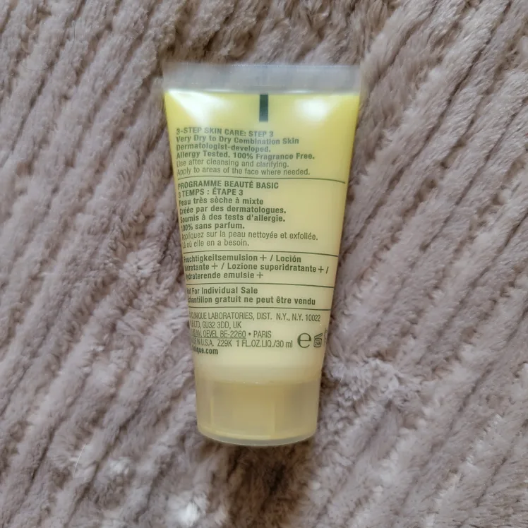 💟 14pc Clinique Moisturizer and Serum sample bundle image indicator(3)