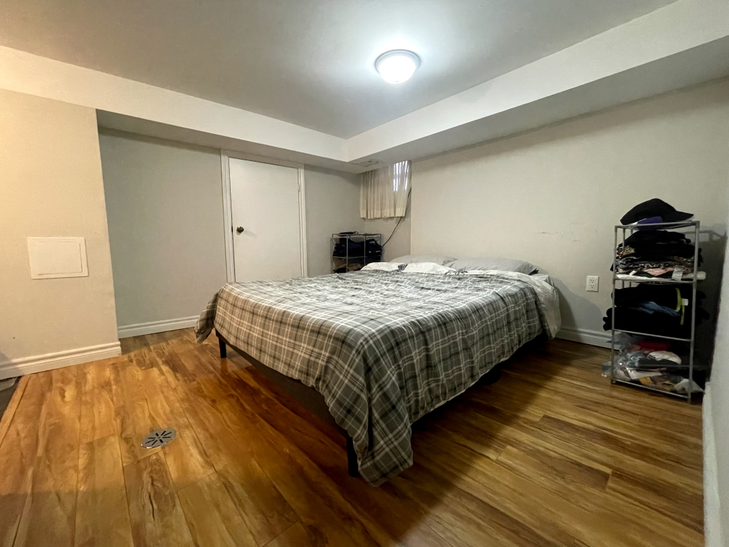 Bed + Mattress (Queen Size) - photo 4