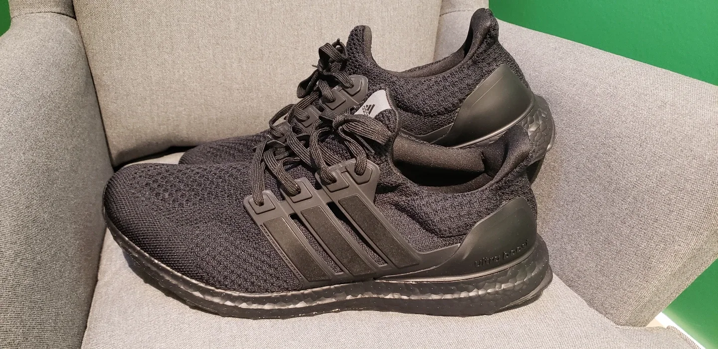 Adidas Ultraboost 5.0 DNA Triple Black Size 11 thumbnail