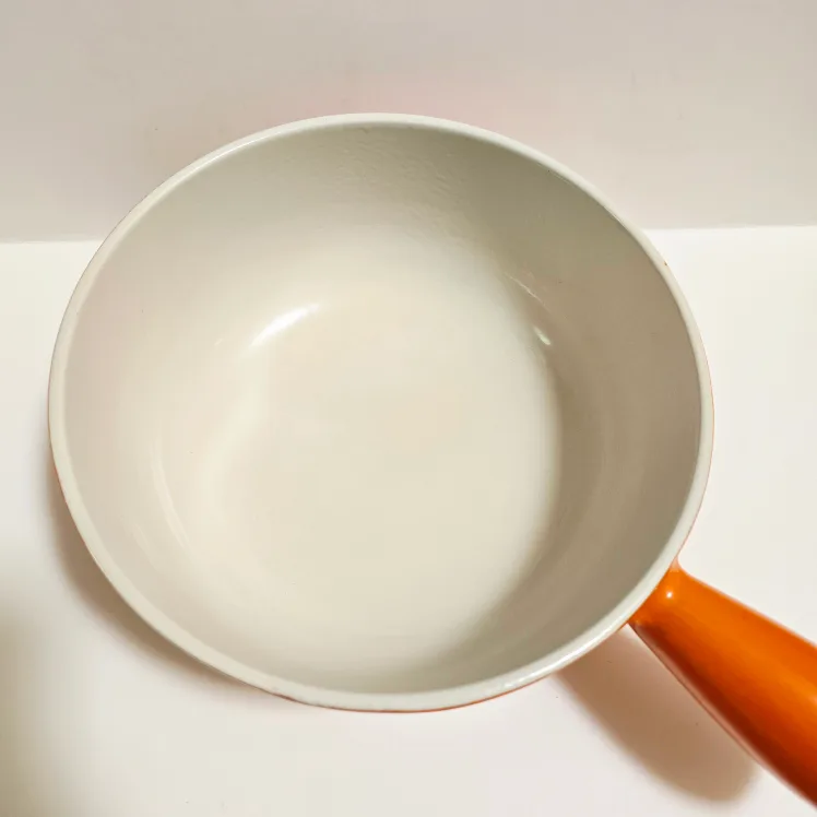 Le Creuset 22 Cast Iron Saucepan. No Lid image indicator(4)