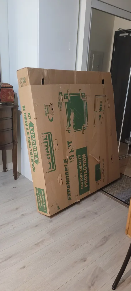 U-Haul Expandable TV cardboard (box) 48'' to 86" image indicator(2)