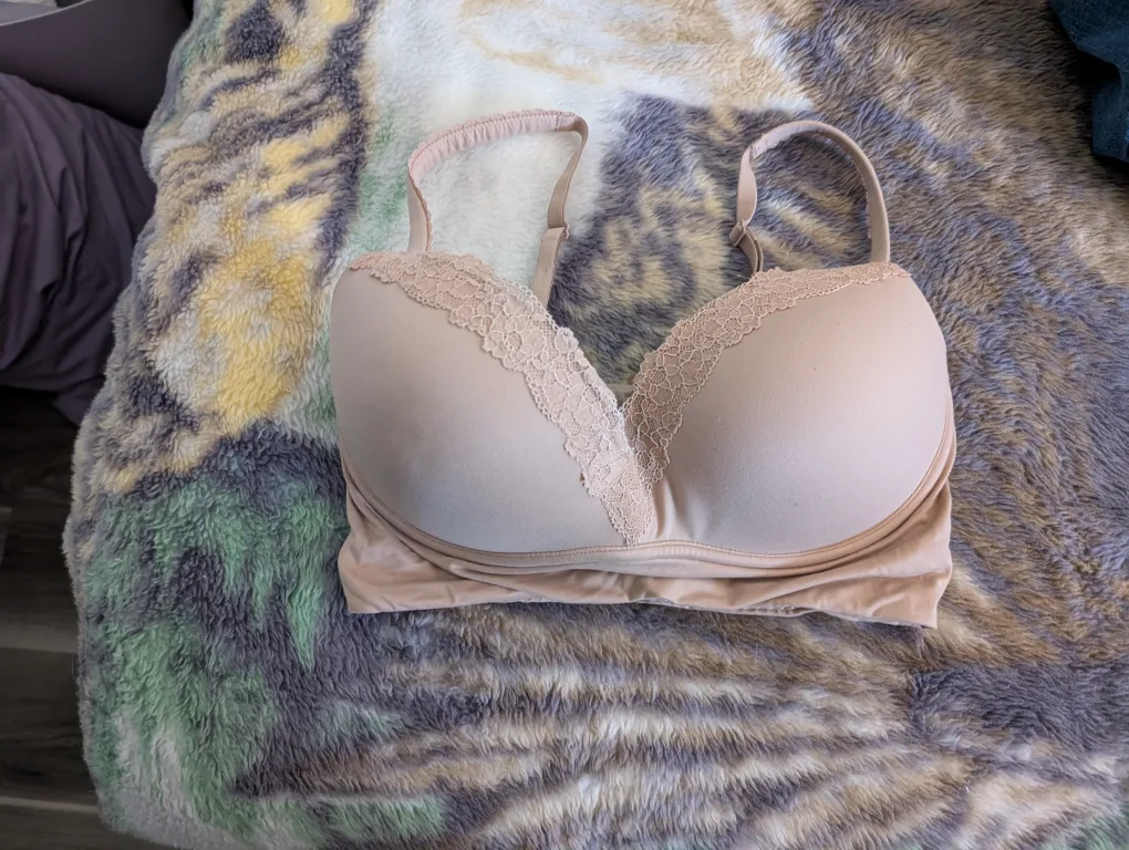 Victoria's Secret Padded Bra - 34DD thumbnail