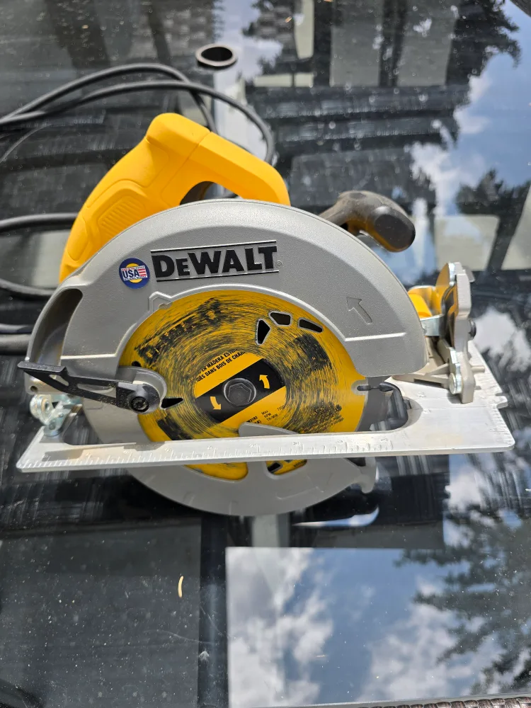 DEWALT 7 1/4 inch Circular Saw thumbnail