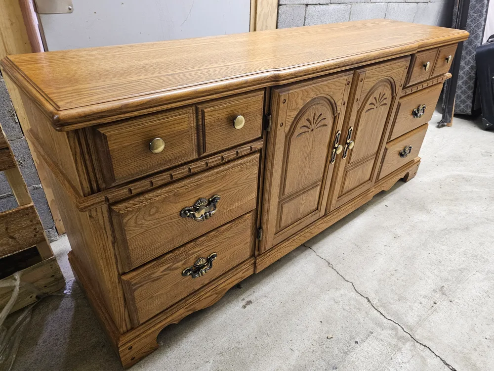 Wood Bedroom Set With Dresser, Queen Bedframe, and Boxspring image indicator(6)