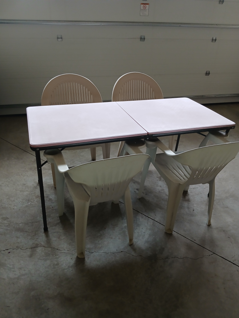 Folding table and chairs set
