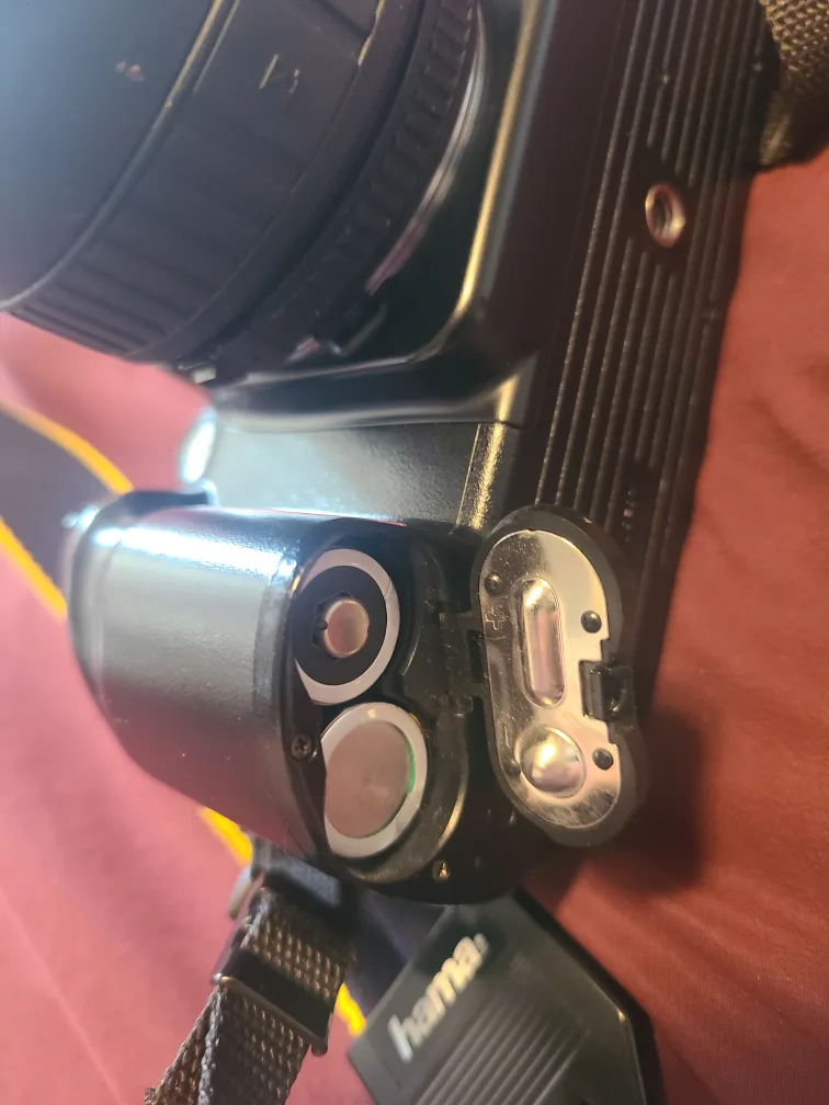 Nikon F60 Camera with Sigma Lens image indicator(7)