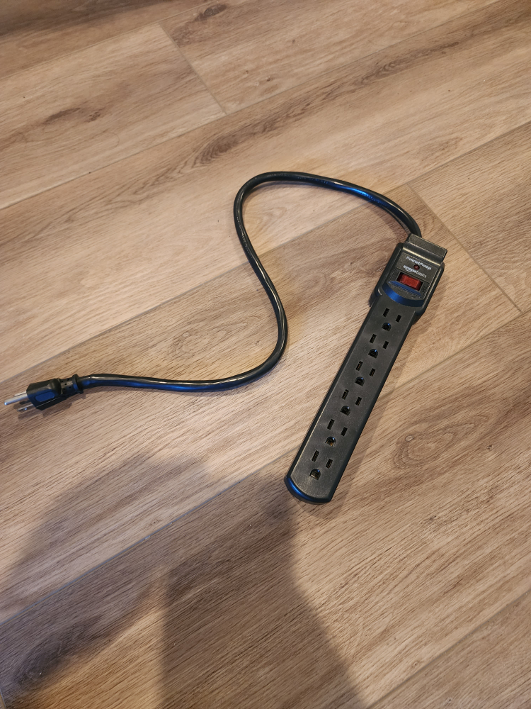 Amazon Basics Surge Protector Power Strip #freecycle