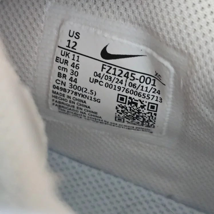 Nike Vapor 11 Tennis Court Sneakers - Men's Size 12 image indicator(2)