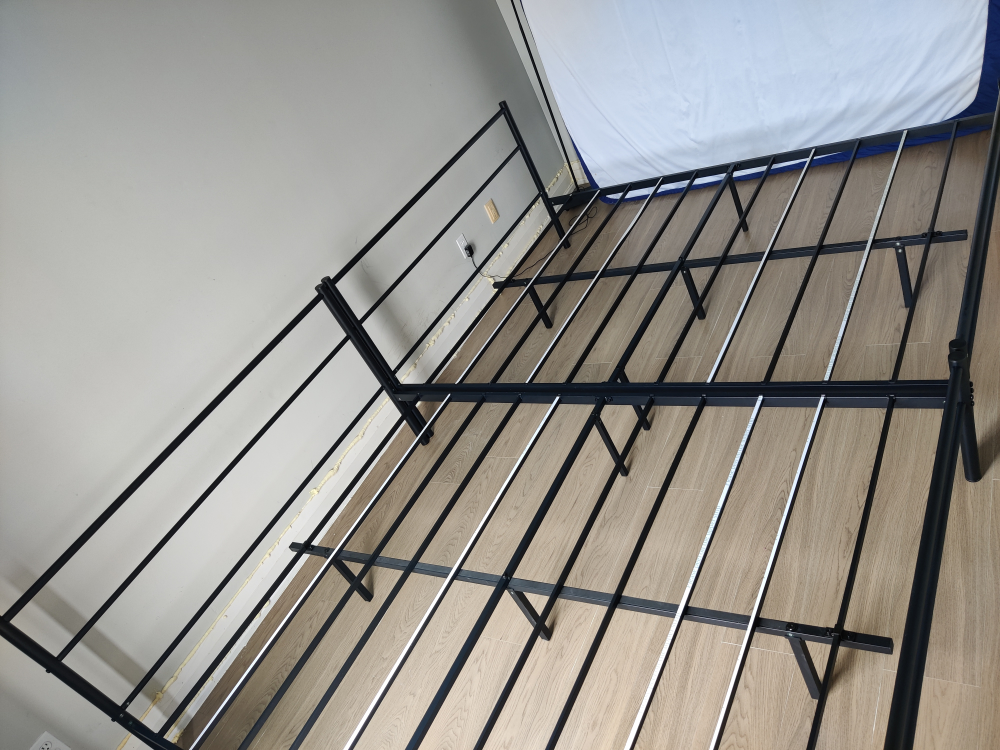 Zinus Metal Queen Bed Frame - 2 pieces (can be dismantled) - photo 2