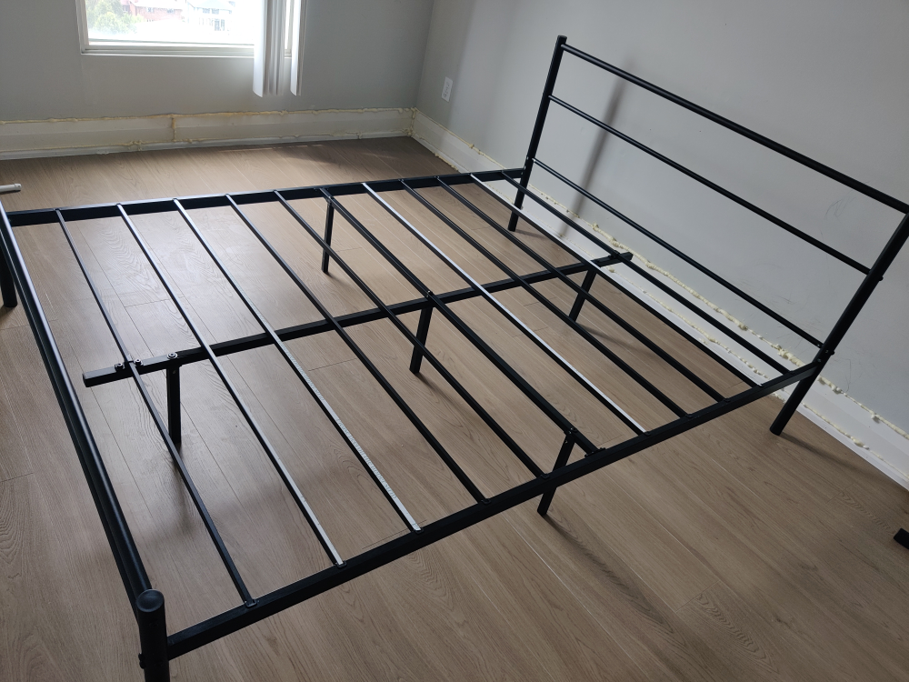 Zinus Metal Queen Bed Frame - 2 pieces (can be dismantled) - photo 4