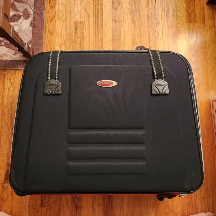 Caggioni Red and Black Suitcase image indicator(7)