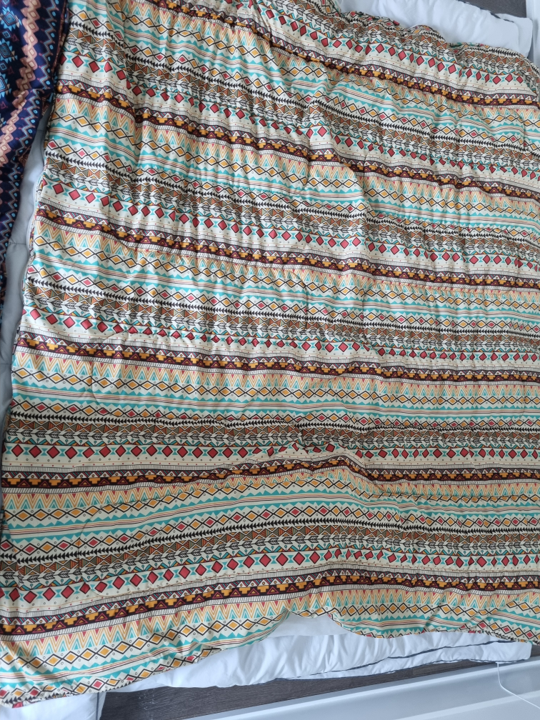Patterned Queen Size Comforter