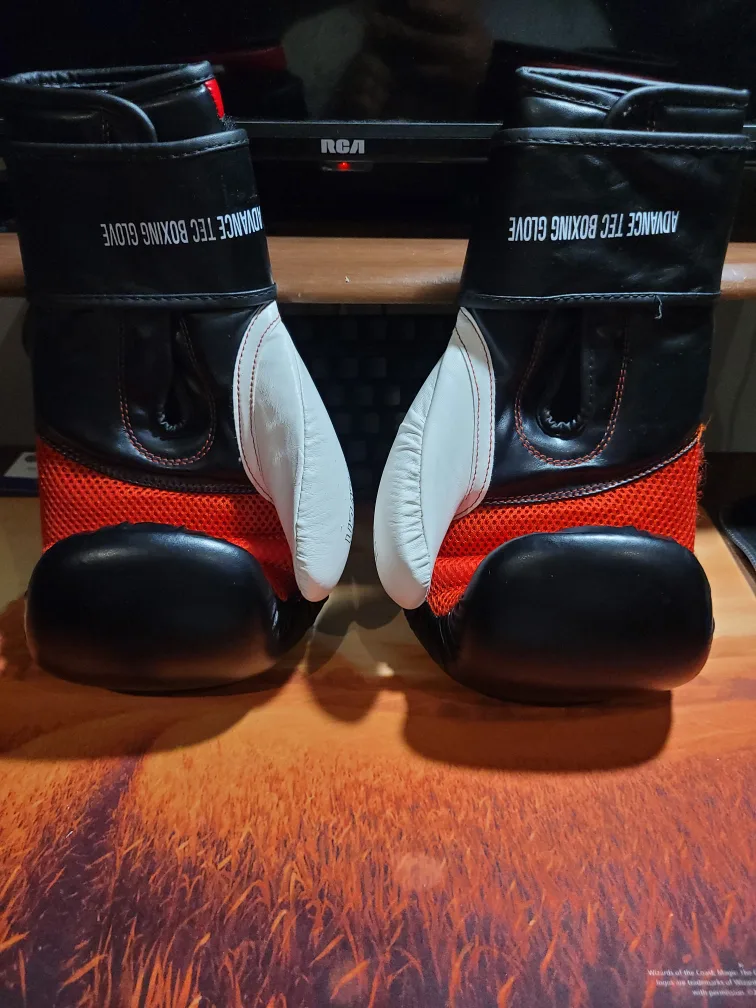 Evolver Boxing Gloves image indicator(2)