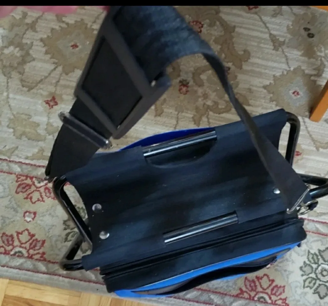 Camping  foldable Chair with Cooler image indicator(9)