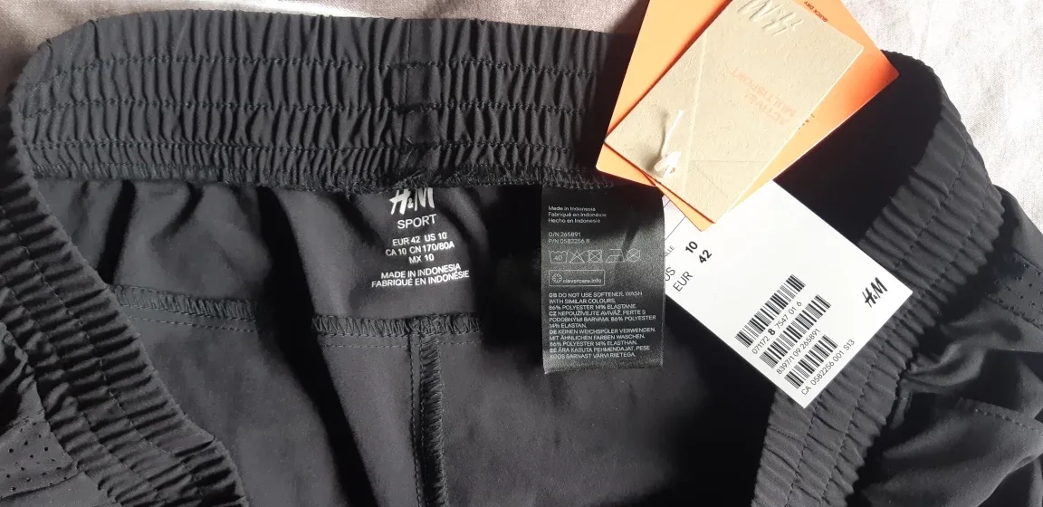H&M Sport Black Active Multi Tech Cropped Pants - Size 10 image indicator(2)