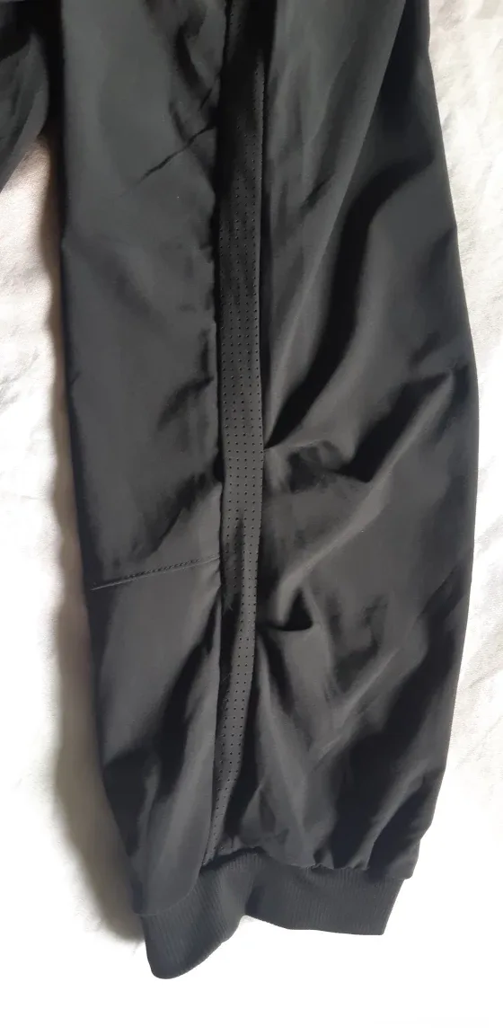 H&M Sport Black Active Multi Tech Cropped Pants - Size 10 image indicator(5)