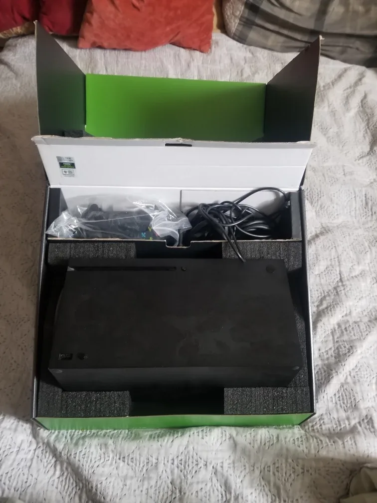 Xbox Series X 1TB SSD Console with Games image indicator(2)