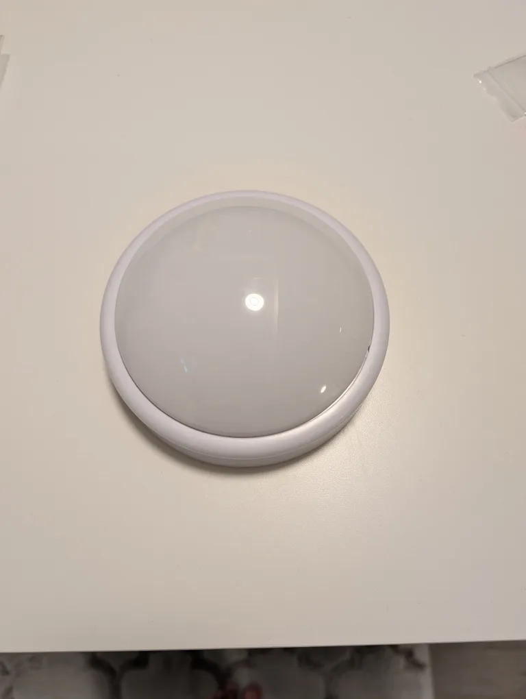 White Puck Light 🇨🇦 thumbnail