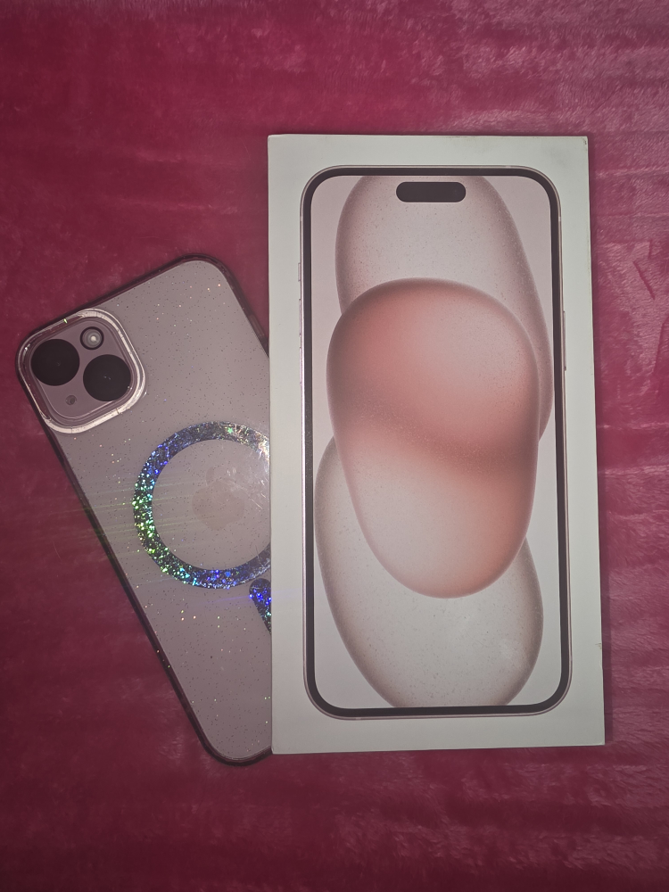 iPhone 15 Plus with accessories - photo 3