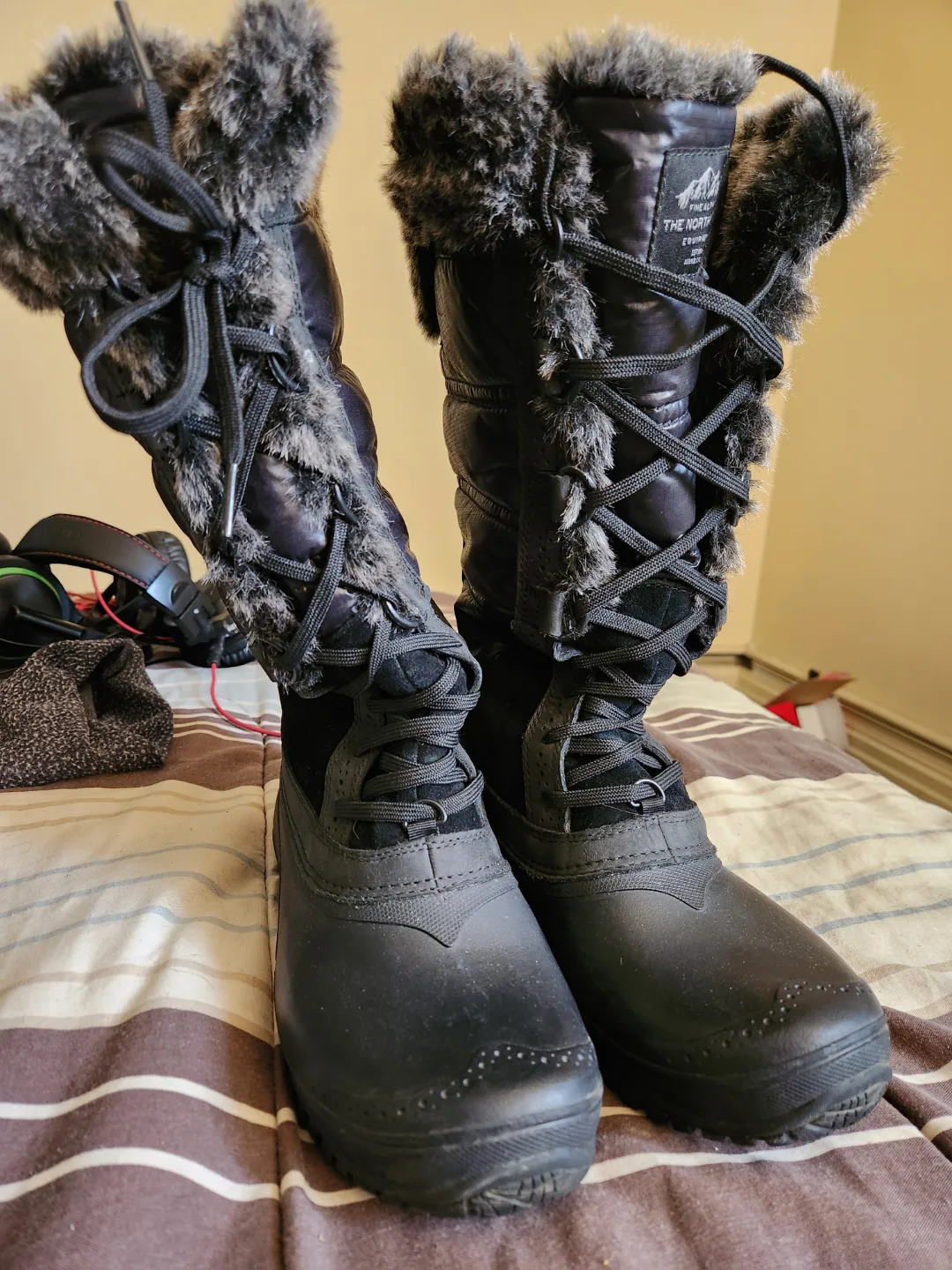 The North Face Snow Boots 6.5 women's thumbnail