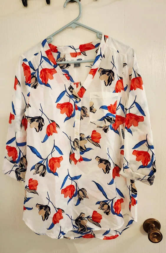 Old Navy Floral Blouse - XS thumbnail