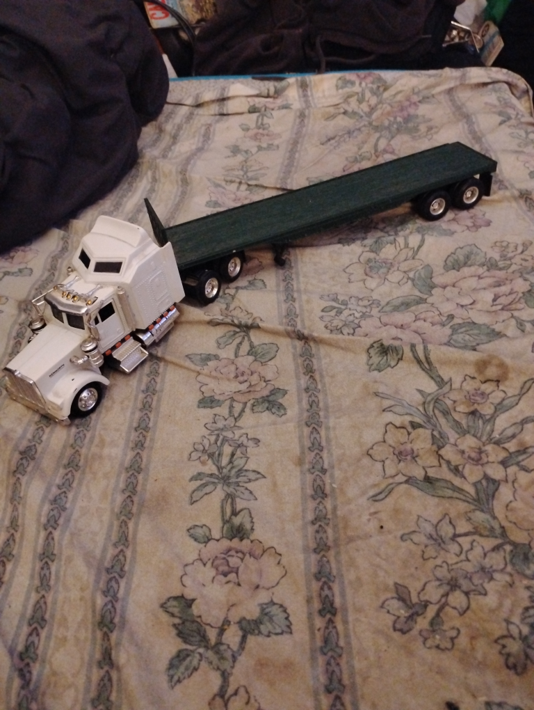 Kenworth Semi Truck & Flatbed Trailer