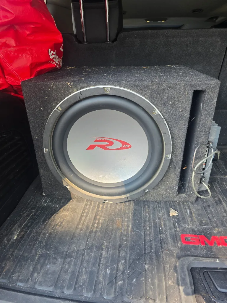 Alpine R-Type Subwoofer & Amplifier thumbnail