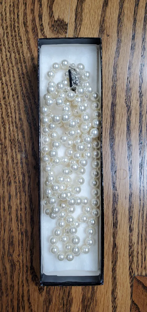 Pearl Necklace with Rhinestone Clasp thumbnail