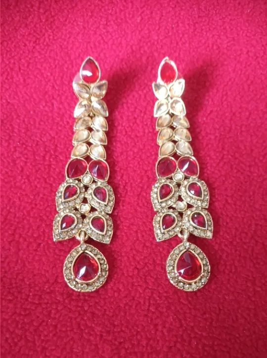 Red & Gold Dangle Earrings - Brand New ✨️ thumbnail