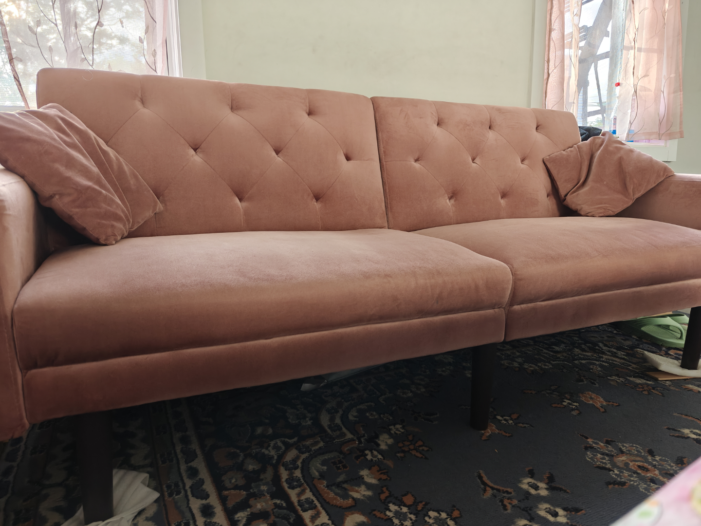 Pink velvet sofa with pillows - photo 3