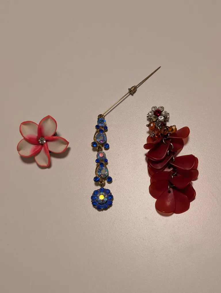 Hijab Brooches - Flower & Dangle Styles 🇨🇦 thumbnail