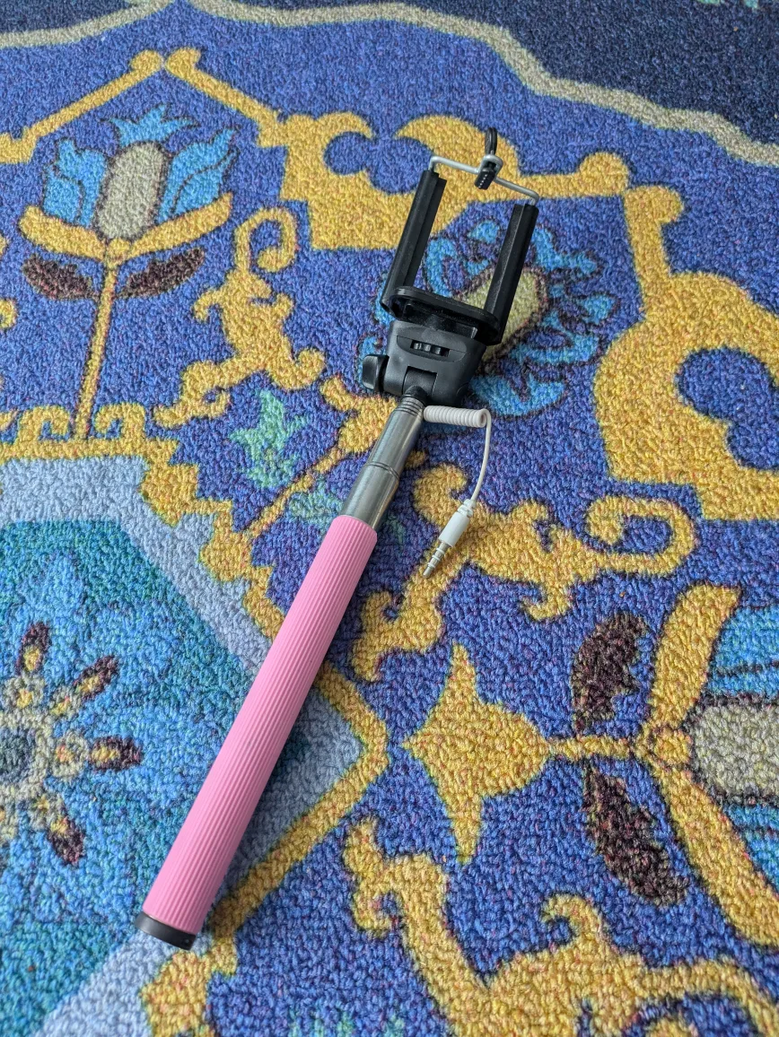 Pink Extendable Selfie Stick thumbnail