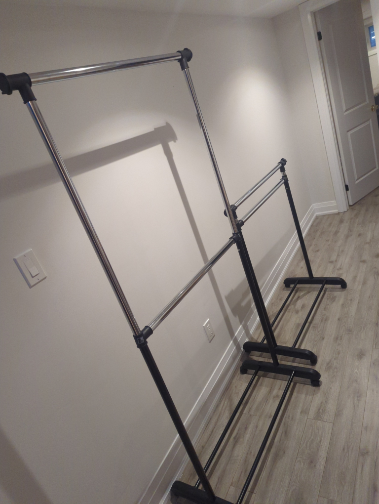 Double Rod Clothing Rack - Adjustable & Sturdy - photo 2