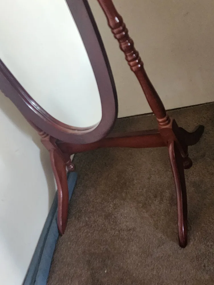 Elegant Oval Standing Mirror thumbnail