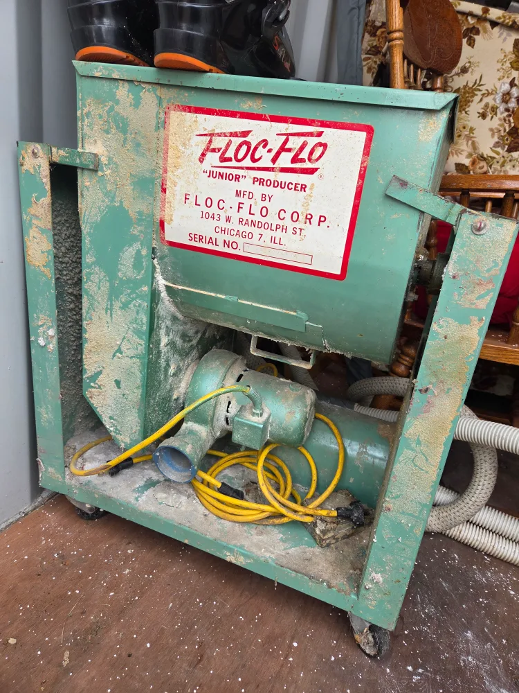 Vintage Floc-Flo Snow Flocking Machine & Supplies thumbnail