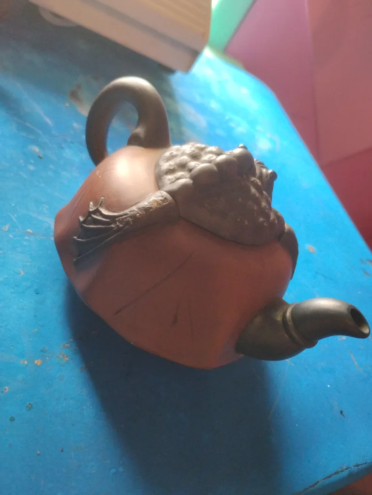 Unique Ceramic Teapot with Frog Design image indicator(4)