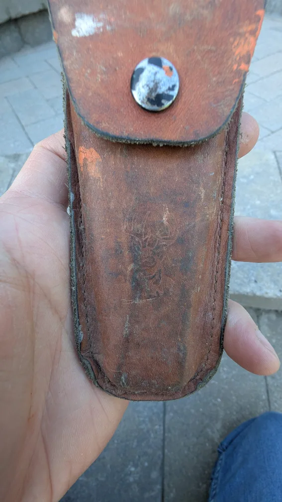 Vintage pocket knives with leather sheaths image indicator(7)