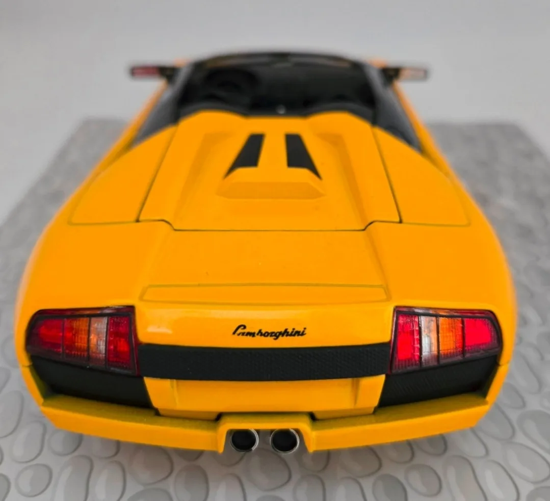 Jada Toys1:24 Lamborghini Murcielago Roadster Diecast Car Yellow image indicator(3)
