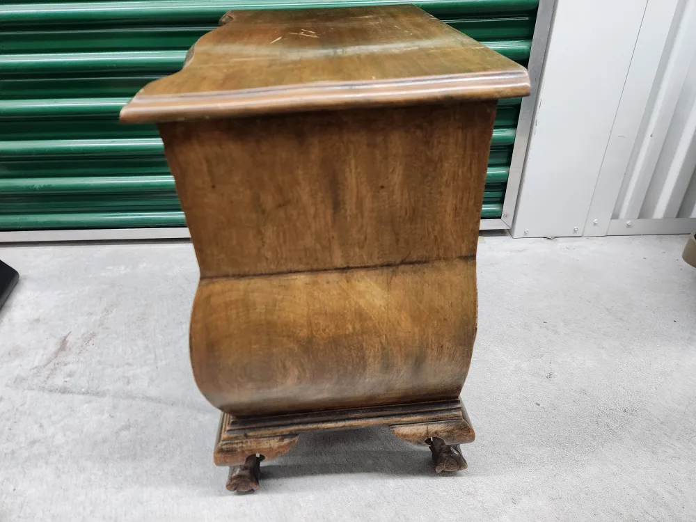 Antique Style 4-Drawer Dresser image indicator(3)