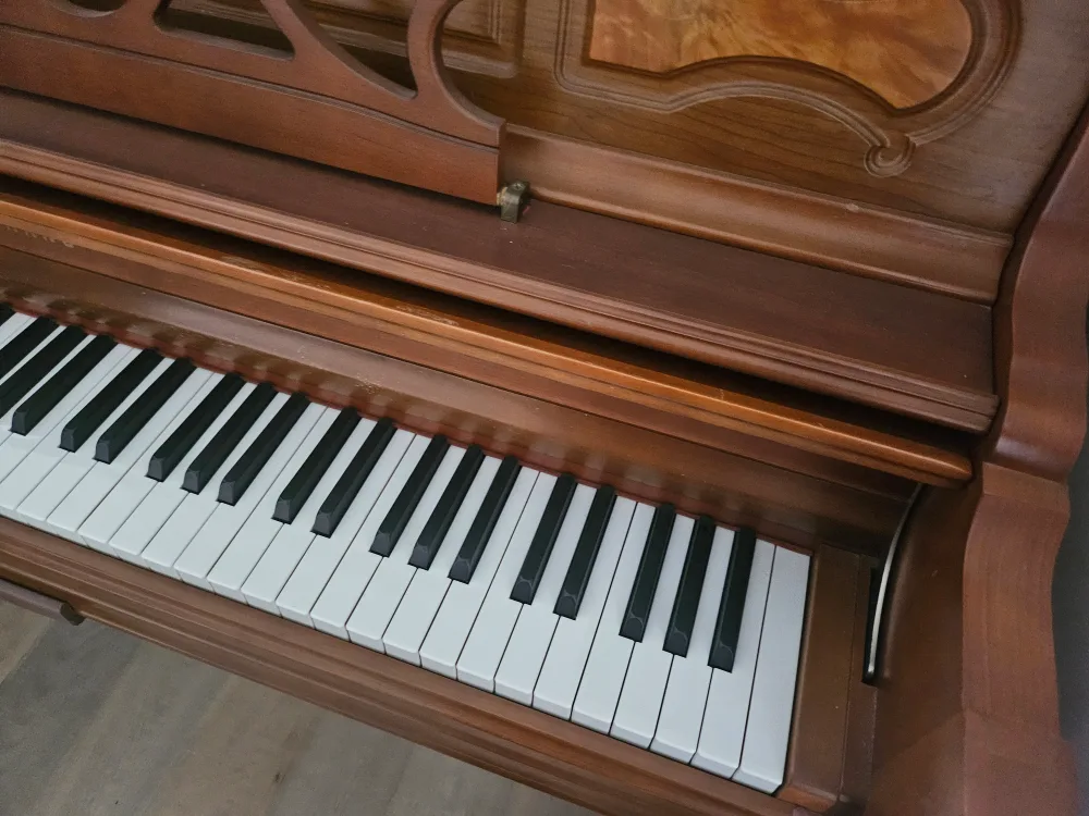 Young Chang Upright Piano UC-110 image indicator(5)