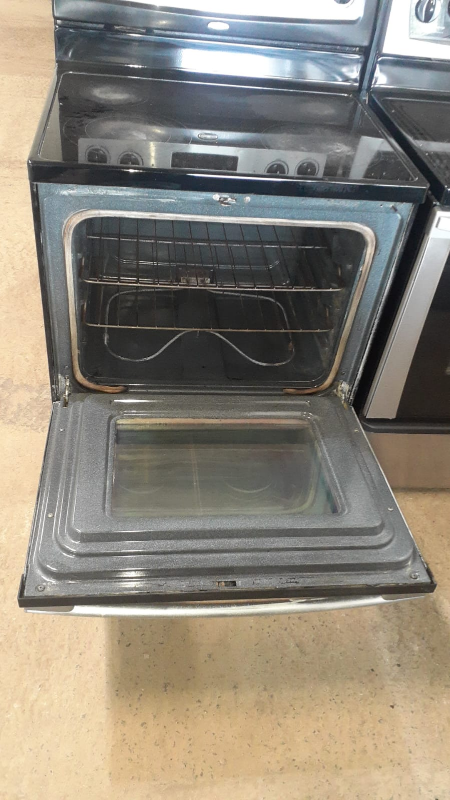 Whirlpool Electric Range - photo 3