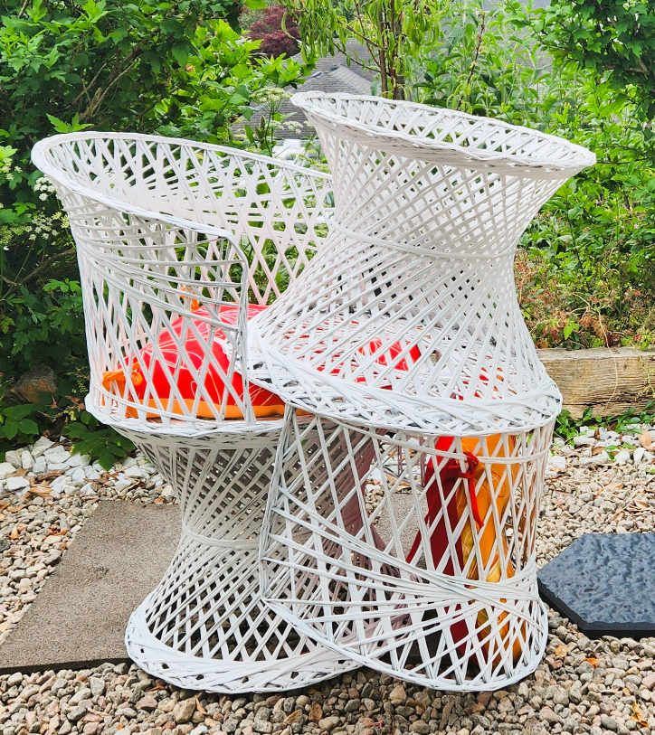 Pair of White metal spun fibreglass Chairs - photo 4