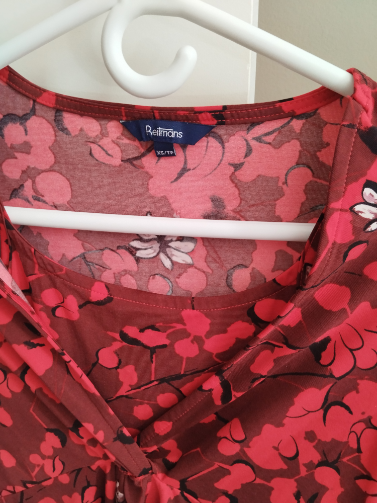 Reitmans Red Floral Top - photo 3